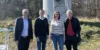 GGEW-Vorstand Carsten Hoffmann, Florian Grob, Bereichsleiter Erneuerbare Energien, Astrid Kaufmann von der Gemeindevertretung Roßdorf sowie Dip.-Ing. Wulf Kraneis, Vorsitzender REG e.V. vor einer Windkraftanlage in Roßdorf.