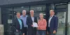 Mit dabei beim Unterzeichnen des Konzessionsvertrages: Uwe Sänger, Technischer Bereichsleiter der GGEW, Karl-Georg Bayer, erster Beigeordneter von Seeheim Jugenheim, GGEW-Vorstand Carsten Hoffmann, Birgit Kannegießer, Bürgermeisterin Seeheim-Jugenheim, und Frank Kaus, Bereichsleiter Konzessions- und Kommunalmanagement der GGEW.