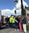 Vor einer Straßenlaterne stehen sechs Personen. Beschreibung: Bringen Laudenbach zum Leuchten: Christina Neumann, Bau- und Umweltamt, Cornelia Baumgärtner, Klimaschutzmanagerin, Benjamin Knöpfle, Bürgermeister Laudenbach, Stephan Kneissl, GGEW AG, Matthias Rubin, siteco GmbH Frank Lempert, endura kommunal.