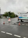 Der abgesicherte Bereich rund um den Wasserrohrbruch.