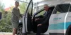 Christine Klein, Bürgermeisterin der Stadt Bensheim und Vorsitzende des Aufsichtsrates der GGEW, und GGEW-Vorstand Carsten Hoffmann, testen die Ladesäulen des neuen GGEW-Mitarbeiterparkplatzes.