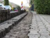 Glasfaserausbau in Alsbach-Hähnlein. Zu sehen ist eine vorbereitete Baustelle, in der Glasfaserkabel verlegt werden sollen.
