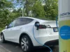Tesla Y an einer GGEW Ladesäule