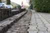 Glasfaserausbau in Alsbach-Hähnlein. Zu sehen ist eine vorbereitete Baustelle, in der Glasfaserkabel verlegt werden sollen.