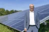 GGEW Vorstand Carsten Hoffmann vor PV-Anlage