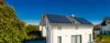 Haus mit PV-Anlage auf dem Dach