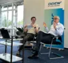 Tobias Kloster und Carsten Hoffmann beim "Zukunftsdialog": Die Mitarbeitenden können sowohl vor Ort als auch über Live-Stream bei dem Town Hall mitwirken.